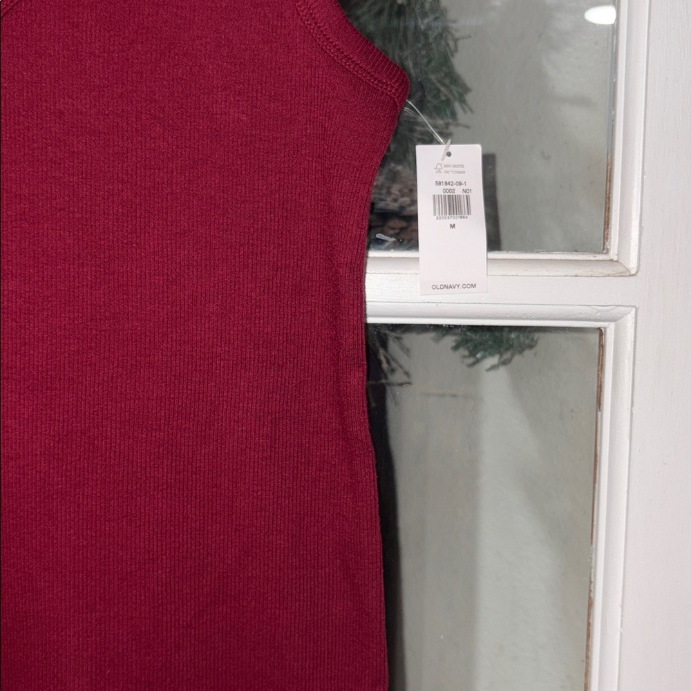 Old Navy Women's Burgundy Tank Top Medium NEW - Picture 3 of 4